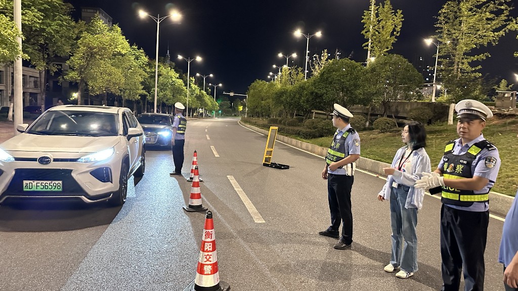 蒸湘区：夜查酒驾 剑指“两带头五整治”