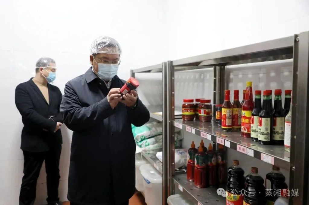 把好“校园餐”安全关 守好校外托管责任门